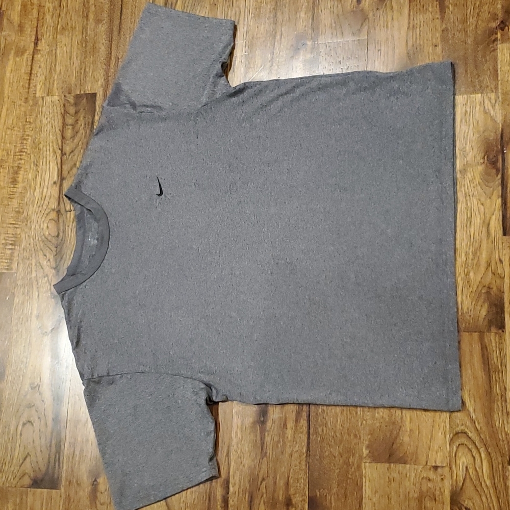 Mens Nike Dri-fit gray short sleeve shirt size L